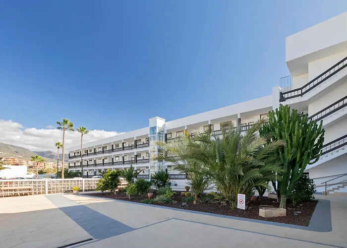 Beachfront 1br With Balcony, Pool & Parking Ancla Apartmán