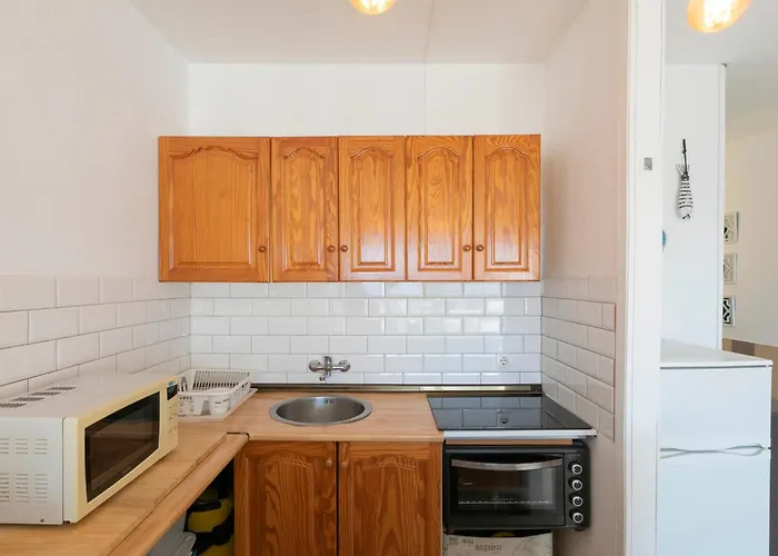 Apartmán Beachfront 1br With Balcony, Pool & Parking Ancla