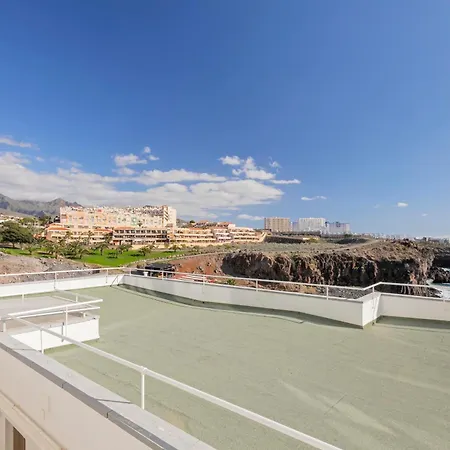 Beachfront 1br With Balcony, Pool & Parking Ancla