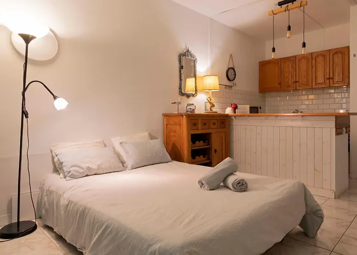 Beachfront 1br With Balcony, Pool & Parking Ancla Appartamento