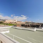 Beachfront 1br With Balcony, Pool & Parking Ancla